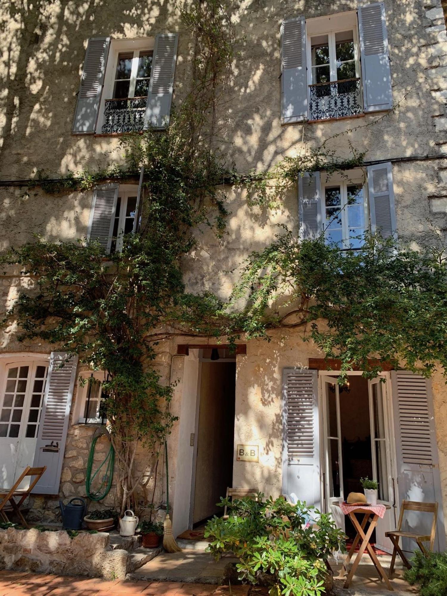 La Cle De La Porte Bed & Breakfast