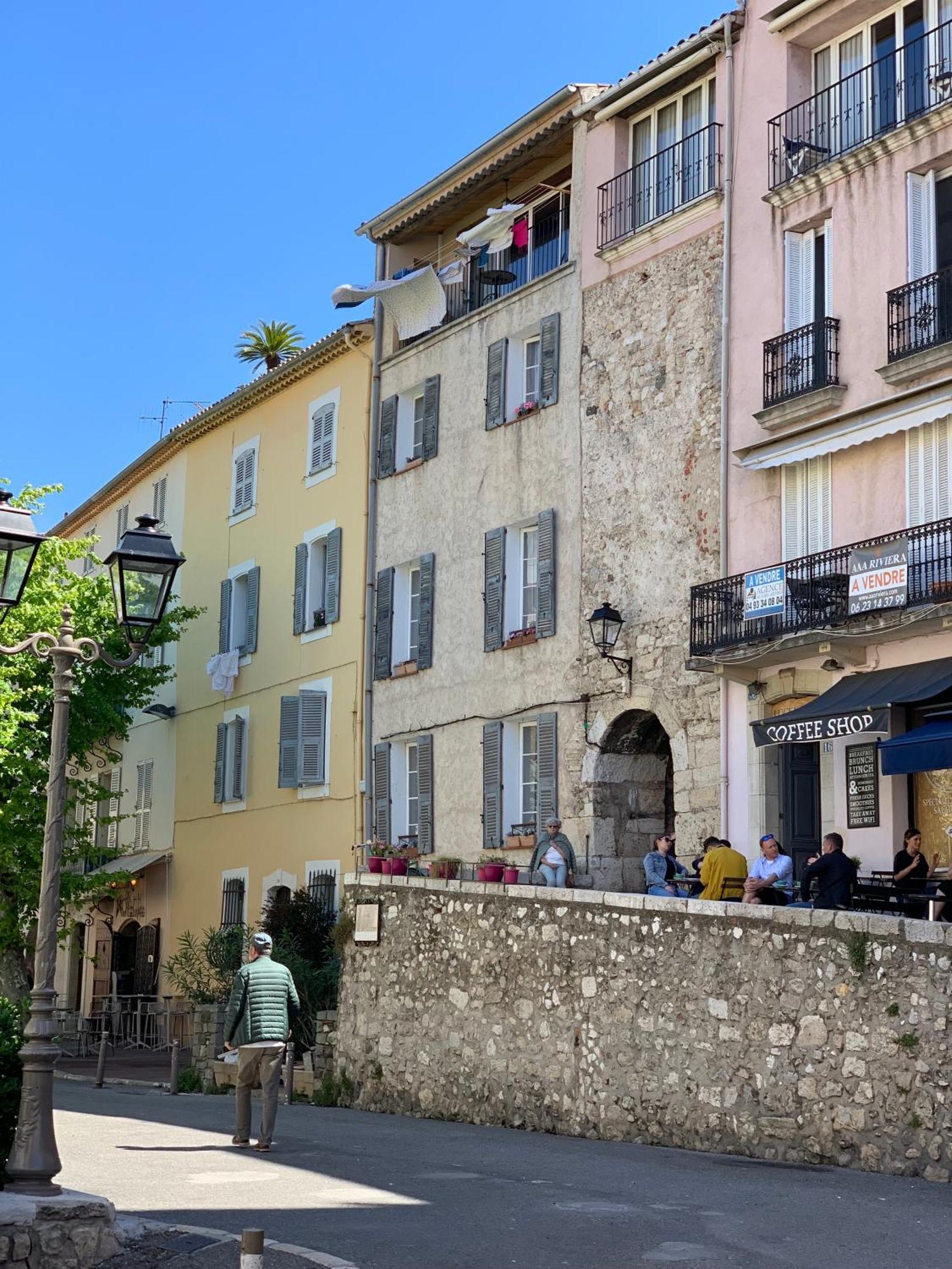 La Cle De La Porte Bed & Breakfast