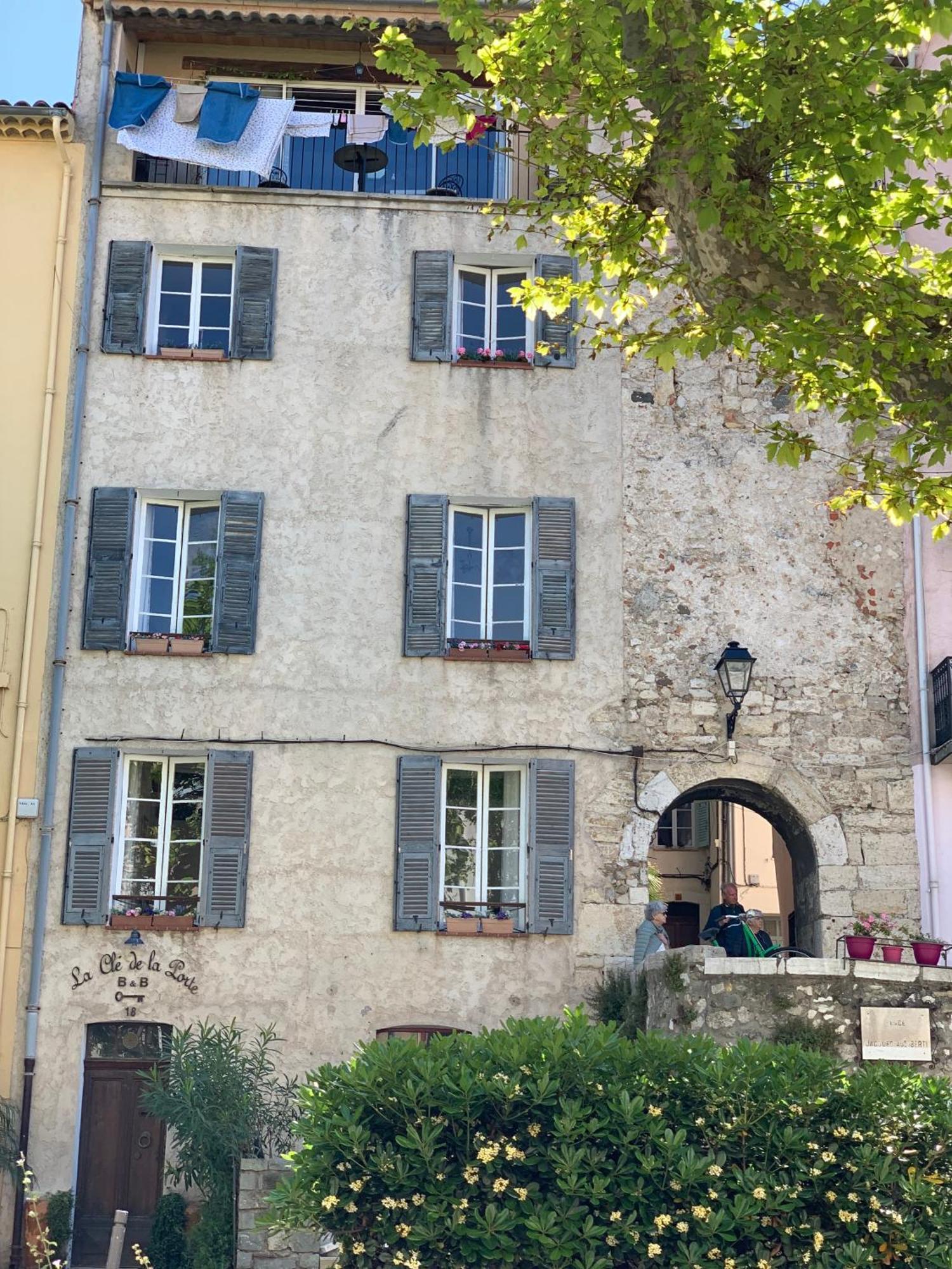 La Cle De La Porte *