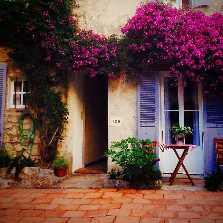 La Cle De La Porte Bed & Breakfast